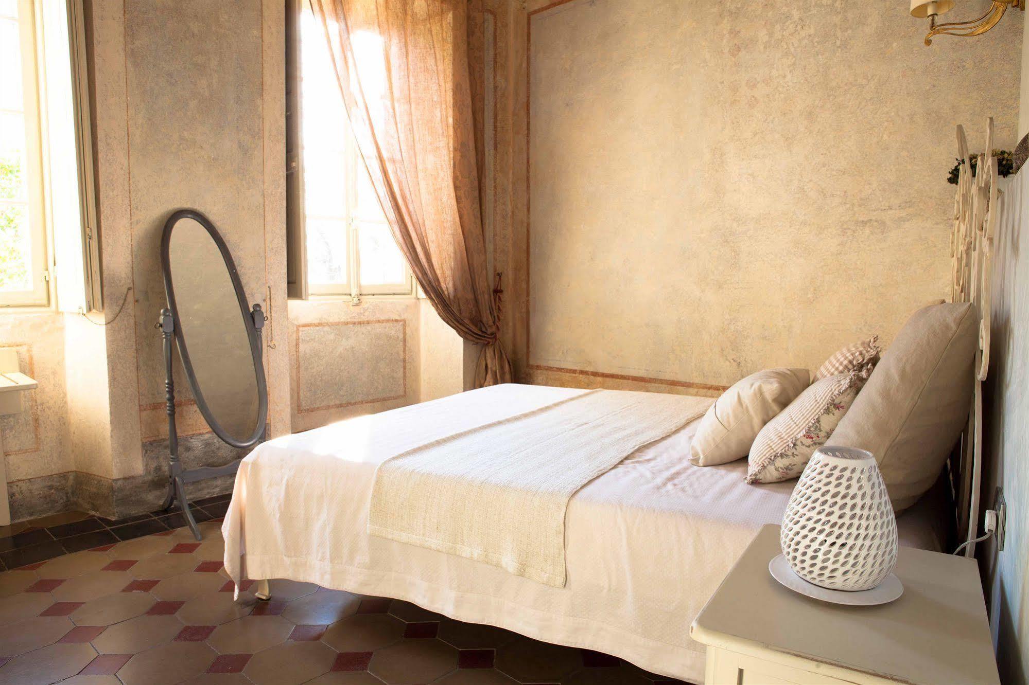 Regina Teodolinda Suites ลาโญ ภายนอก รูปภาพ