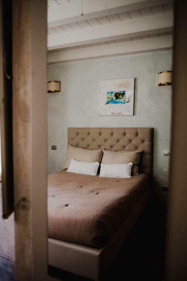 Regina Teodolinda Suites ลาโญ ภายนอก รูปภาพ