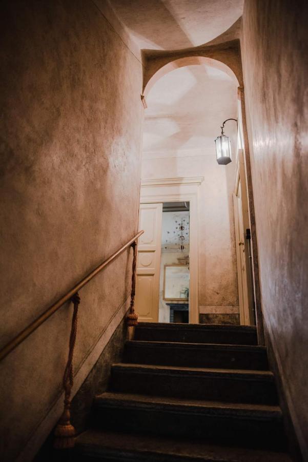 Regina Teodolinda Suites ลาโญ ภายนอก รูปภาพ